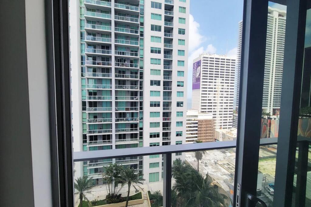 Stylish Modern Downtown Free Parking Apartamento